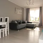 Apartament z Basenem Laura Polanki Park